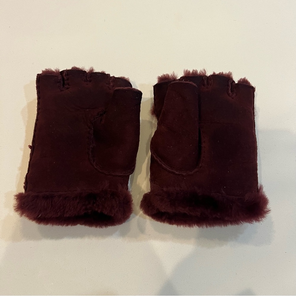 Ugg  Mini Bailey Shorty Shearling Fingerless Gloves - Picture 2 of 6